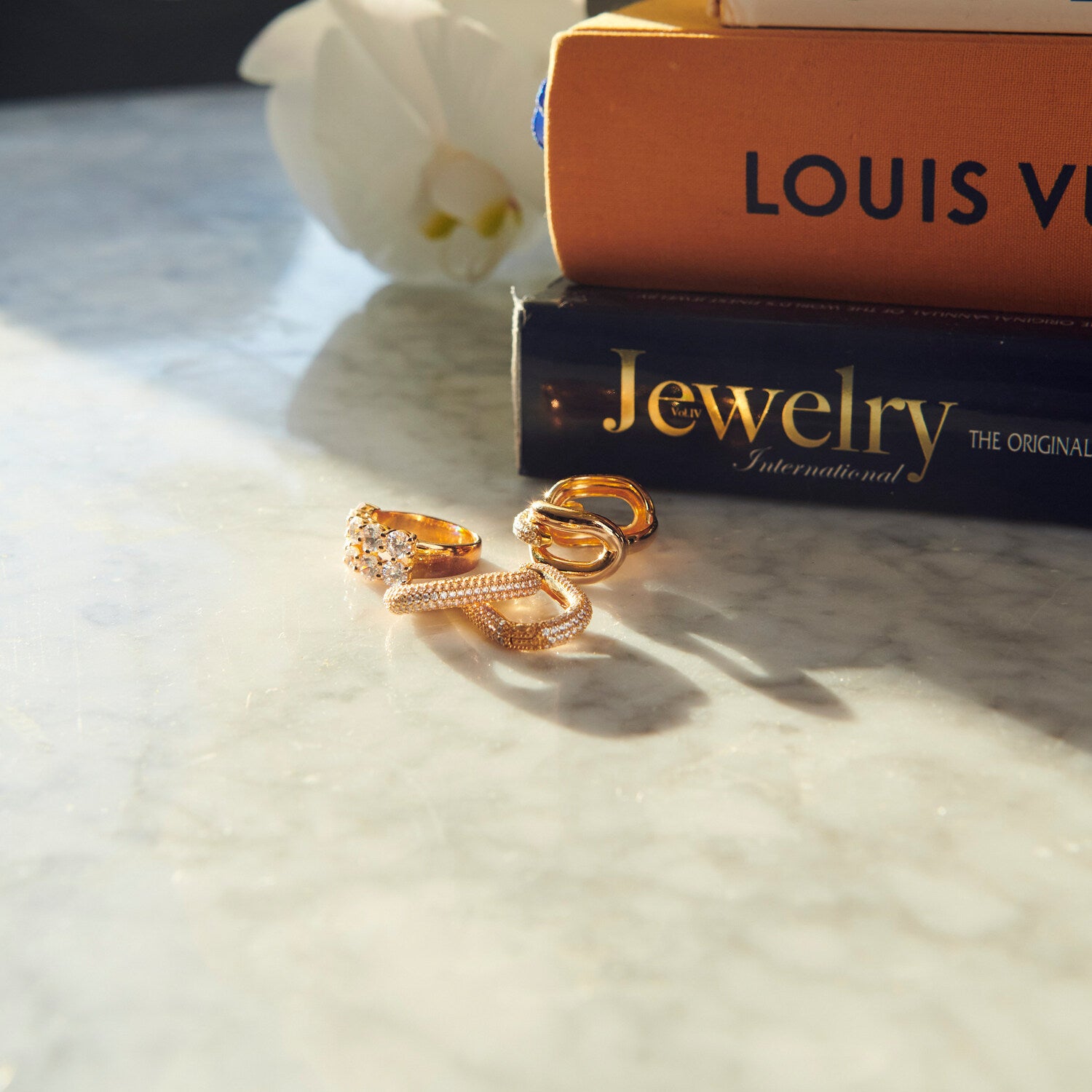 18 kt. forgyldt | Hvid | 60, 18 kt. forgyldt | Hvid | 58, 18 kt. forgyldt | Hvid | 56, 18 kt. forgyldt | Hvid | 54, 18 kt. forgyldt | Hvid | 52, 18 kt. forgyldt | Hvid | 50