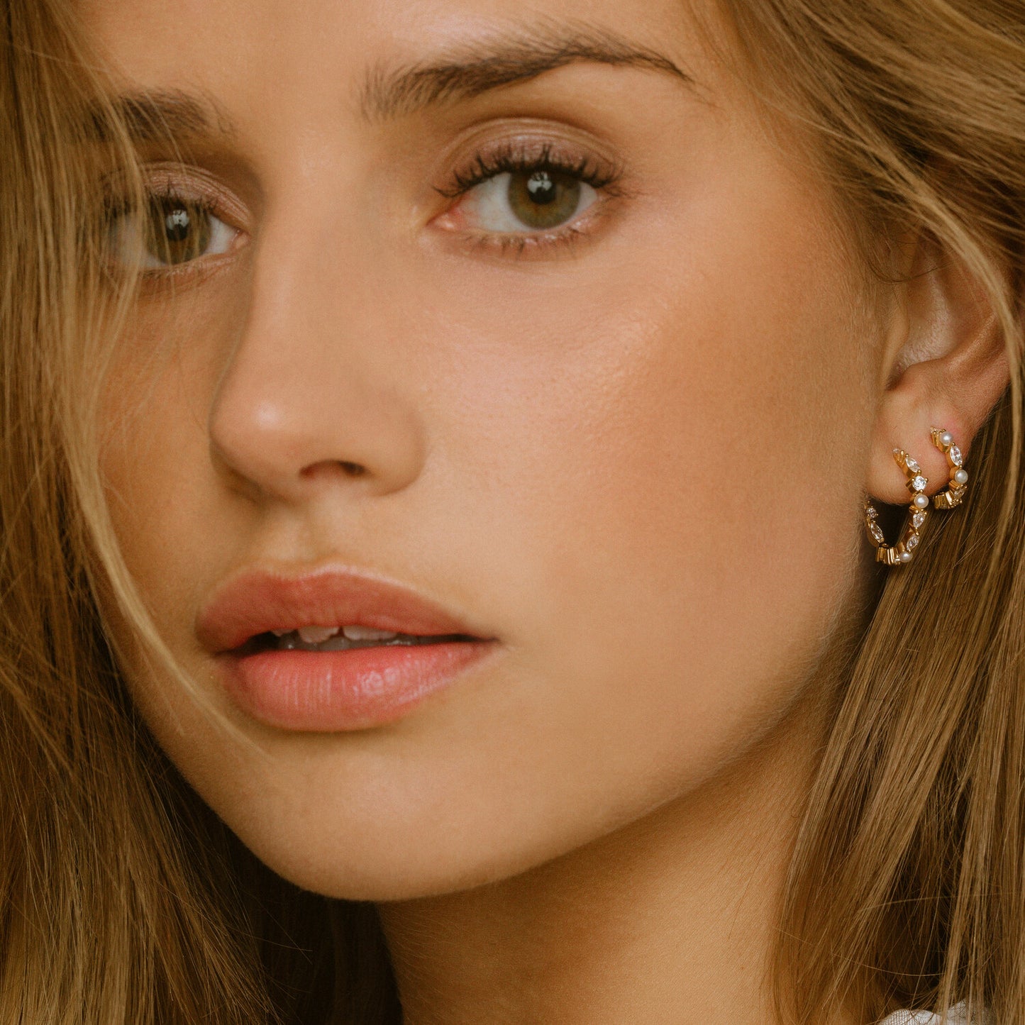 18 kt. forgyldt | Hvid og Ferskvandsperle