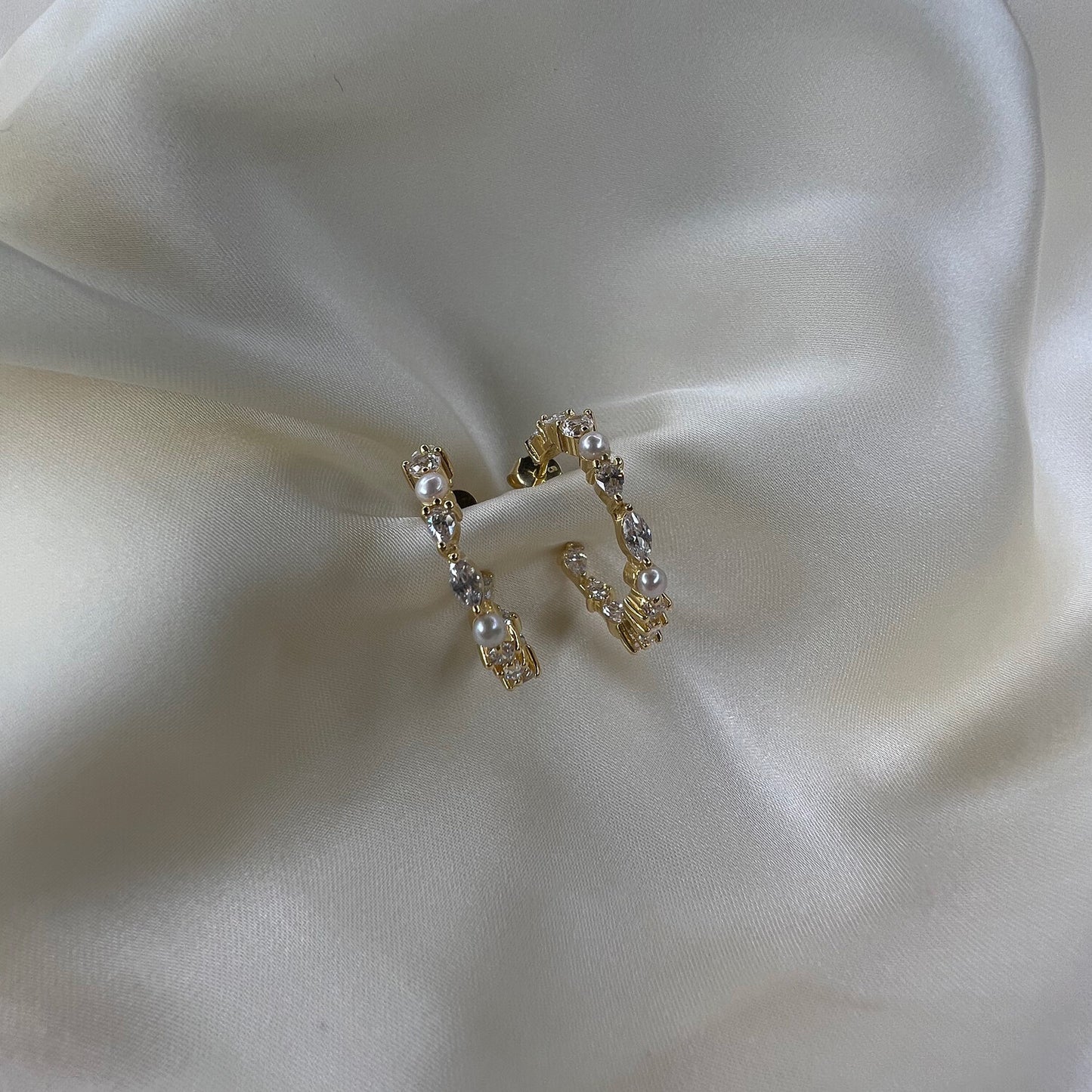 18 kt. forgyldt | Hvid og Ferskvandsperle